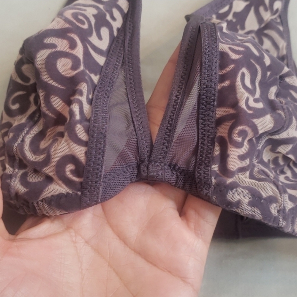 NWT Victoria Secret Velvet Bralette. Hp🔥🔥🔥 - Picture 3 of 5